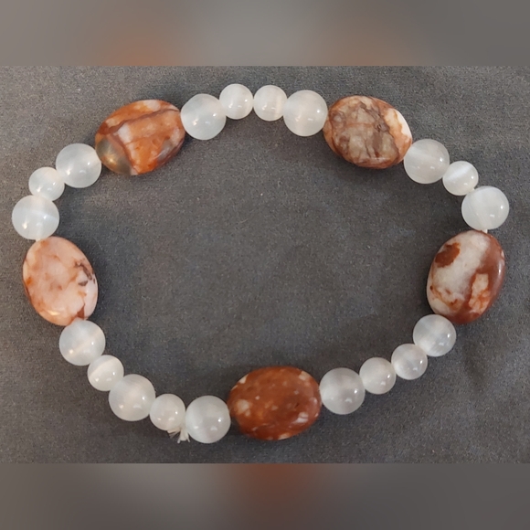📣 LAST CALL📣 8" Handmade Selenite & Shiva Lingam stretch bracelet - Picture 4 of 9